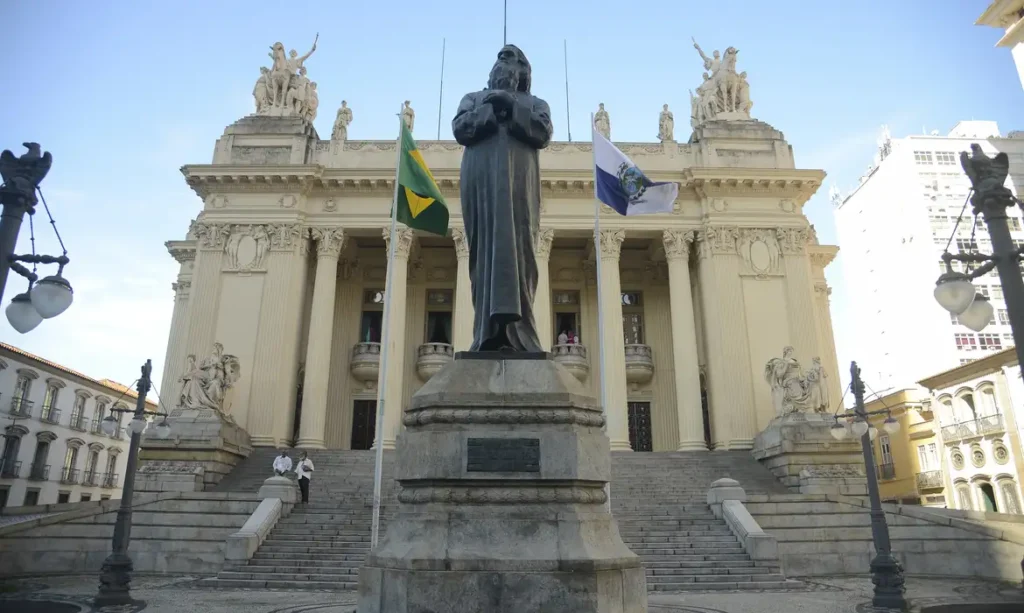 Alerj abre concurso público após dez anos
